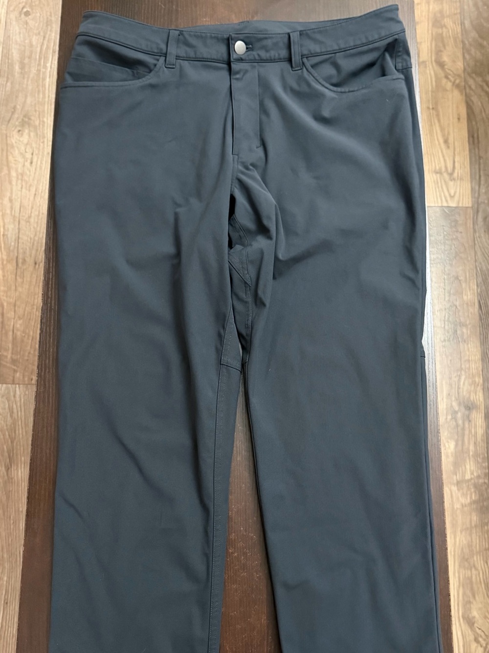 Lululemon Men’s Grey ABC Slim-Fit Trouser. Size 34
